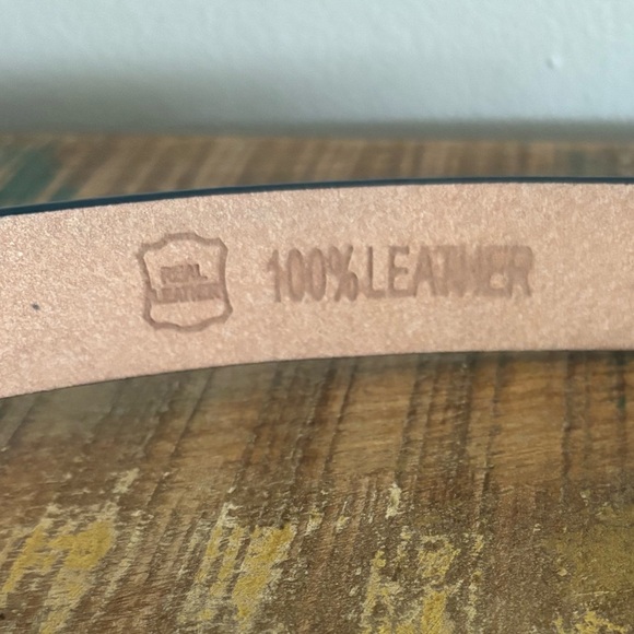 Leather Turquoise Belt with Floral Engraved Pattern - Picture 4 of 4